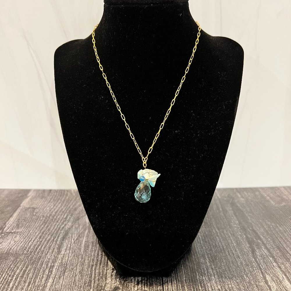 Gold tone pendant necklace